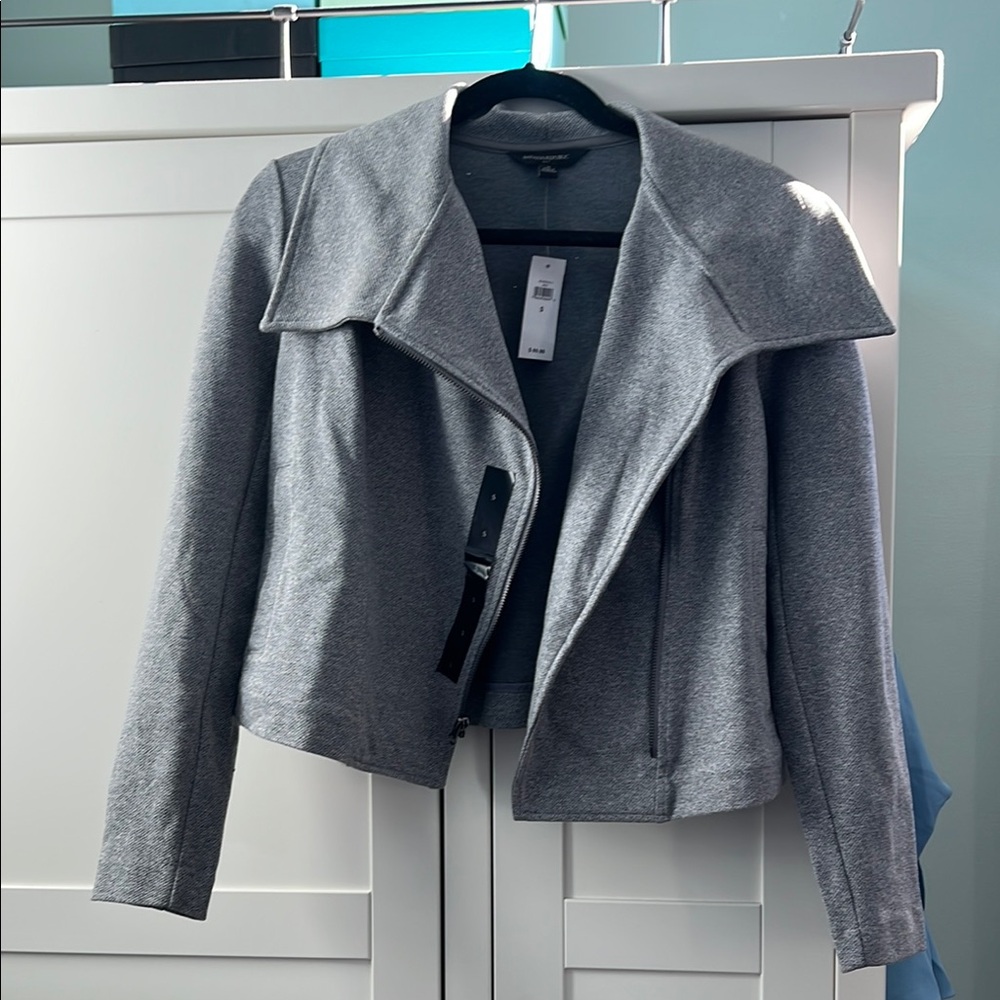 Gray Leather Cropped Jacket with Wide Collar